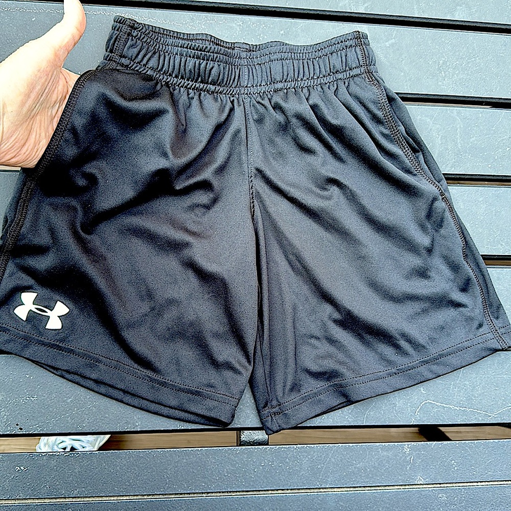 BOYS UNDER ARMOUR ATHLETIC SHORTS. Black. Size Youth Extra Small